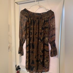XS- fits like Small of the shoulder long sleeve mid length dress